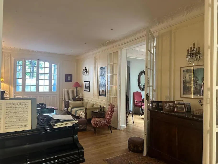 Maison Avec Jardin, Paris Centre, 5 Chambres 0*,  France