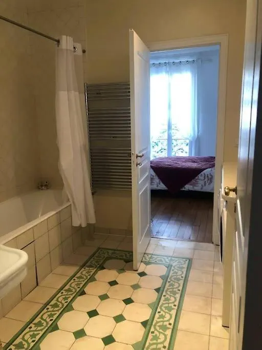 Maison Avec Jardin, Paris Centre, 5 Chambres 0*,  France